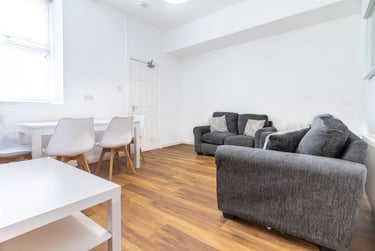 4 bed flat, Hazelwood Avenue, Jesmond, Newcastle, NE23HU - Image 1